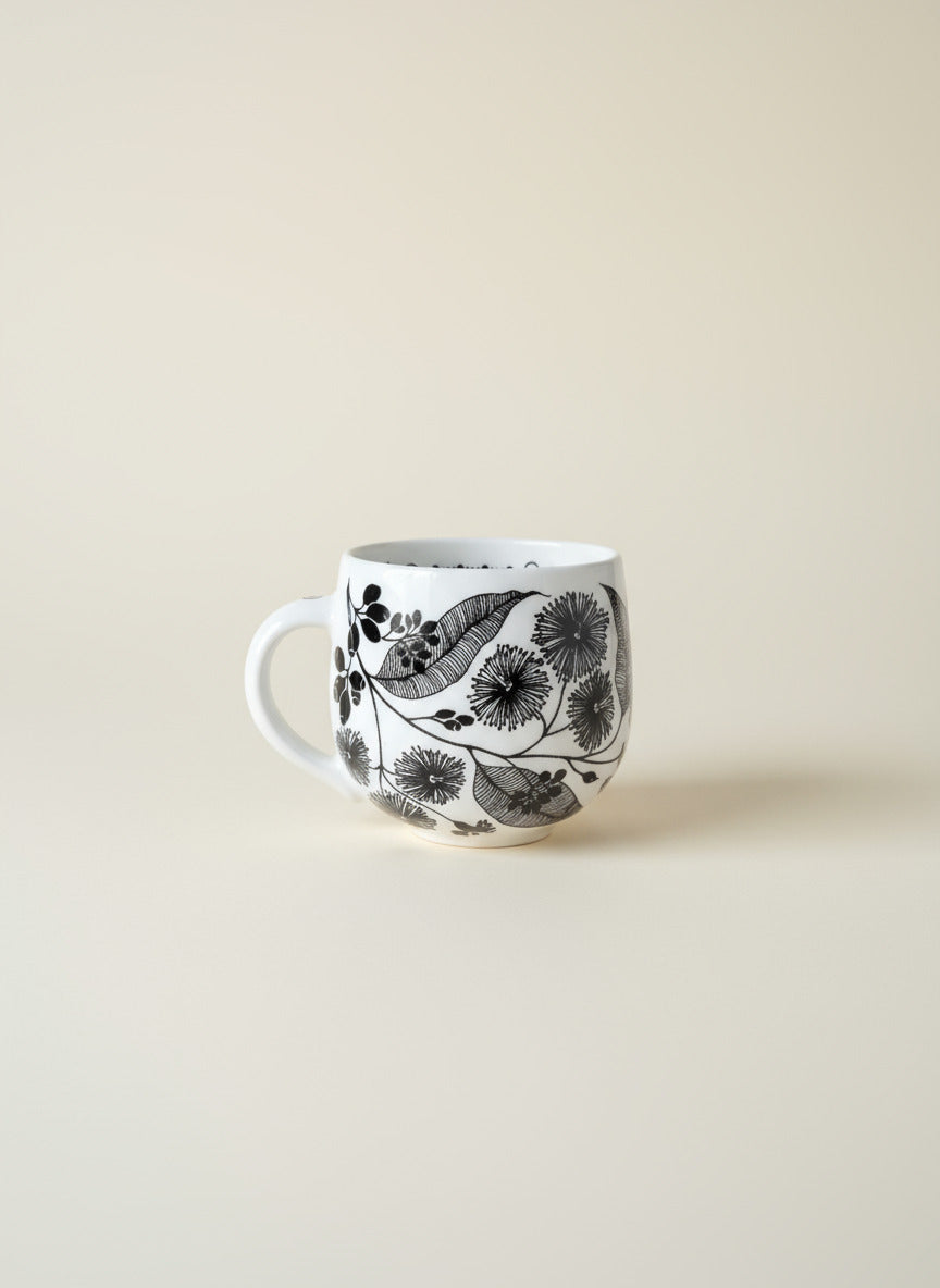 Black Leaves Round Cup