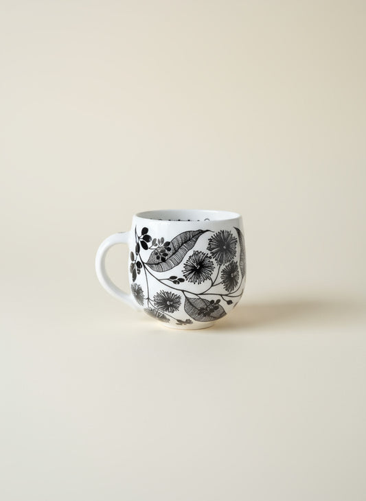 Black Leaves Round Cup