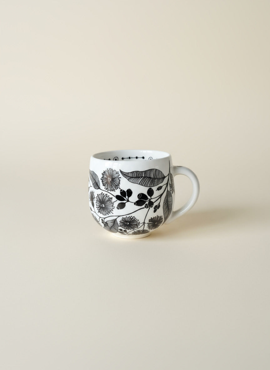 Black Leaves Round Cup